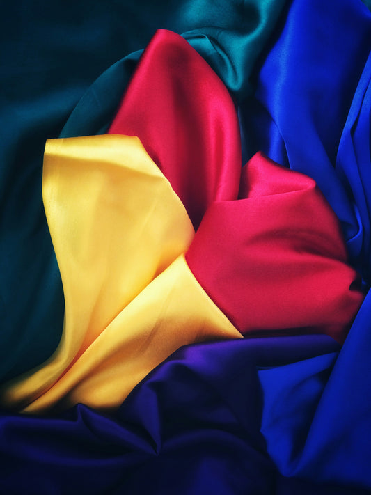 How to Use Colors to Stand Out in Fashion